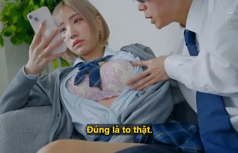 Cô bé học trò tính tình băng giá, chỉ cần đưa tiền là anh tha hồ muốn làm gì với em cũng được.